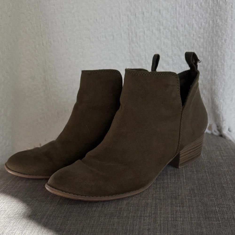Stylish Green Suede Ankle Booties